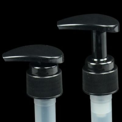 La pompa cosmetica senz'aria costolata a perfetta tenuta 2.5CC della lozione dei pp ha prodotto con la primavera esterna
