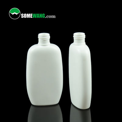 La bottiglia piana 100ml 138ml 200ml del PE ha personalizzato la bottiglia cosmetica